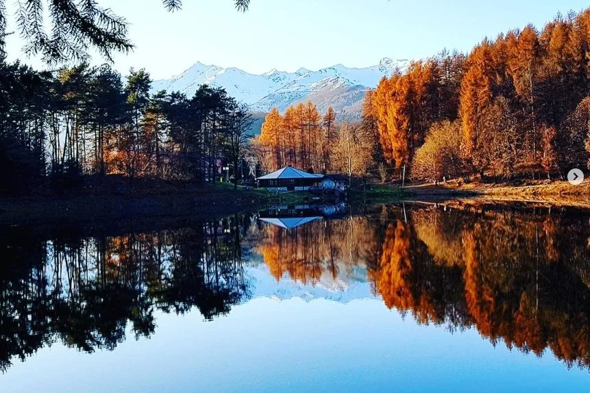 Il lago in autunno